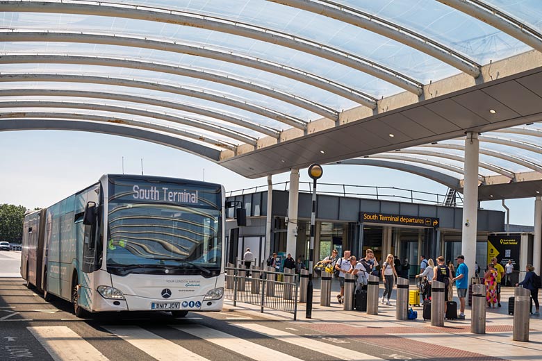 Compare UK airport drop off & pick-up charges - 2026 update